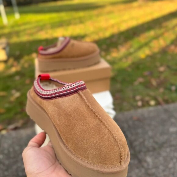 UGG Women's Brown and Red Platform Shoes - Picture 11 of 11